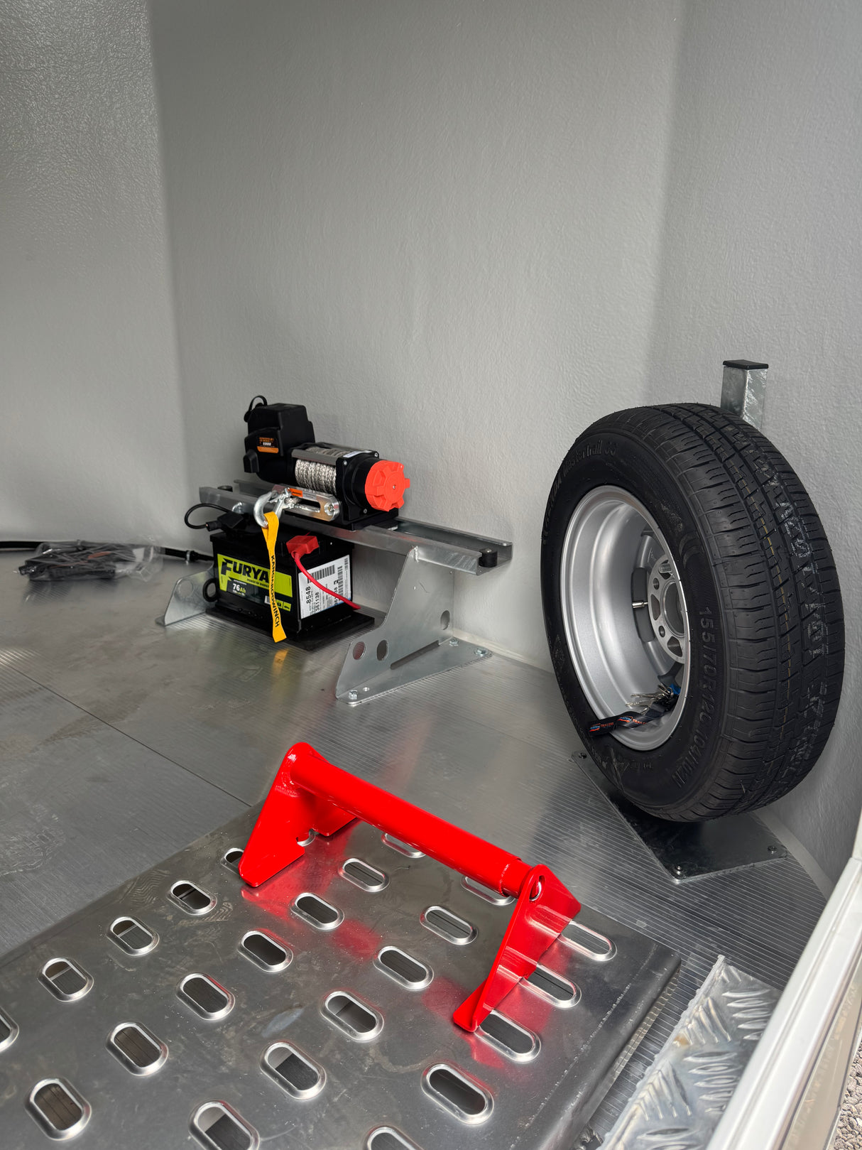 Debon Roadster C2000 Box Van Enclosed Car Transporter Trailer