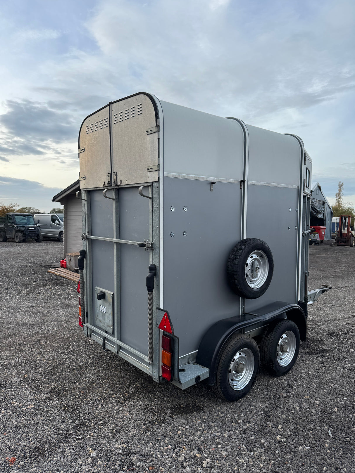 Ifor Williams HB401 Mare & Foal Horse Box Trailer