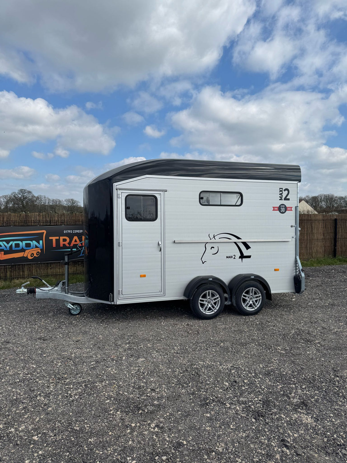 Cheval Liberte MAXI 2 Diagonal Loading Large Double Horse Trailer Herringbone With Built-in Tack Room