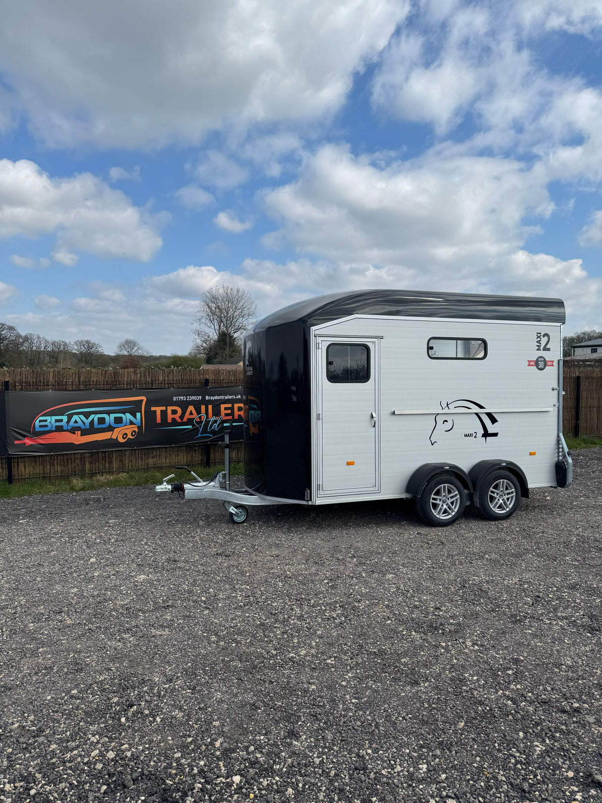 Cheval Liberte MAXI 2 Diagonal Loading Large Double Horse Trailer Herringbone With Built-in Tack Room