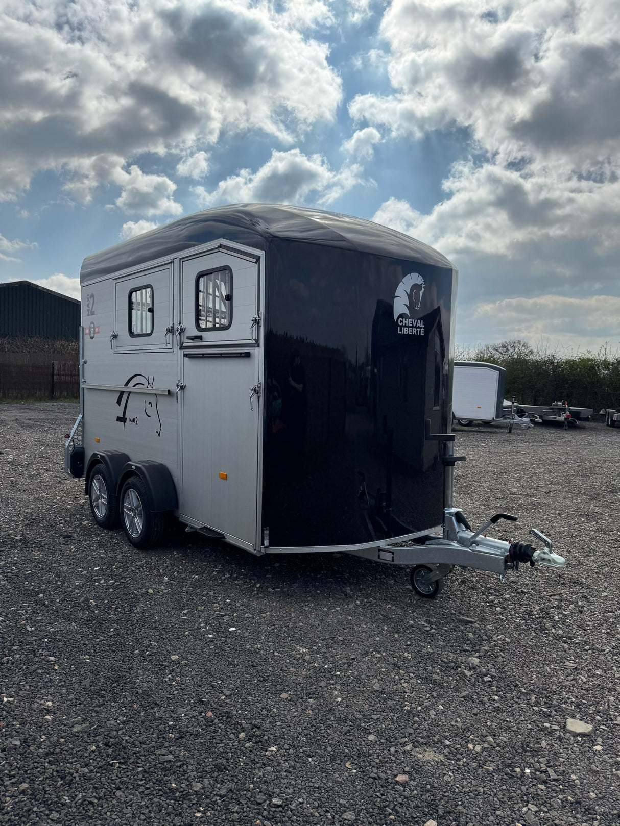 Cheval Liberte MAXI 2 Diagonal Loading Large Double Horse Trailer Herringbone With Built-in Tack Room