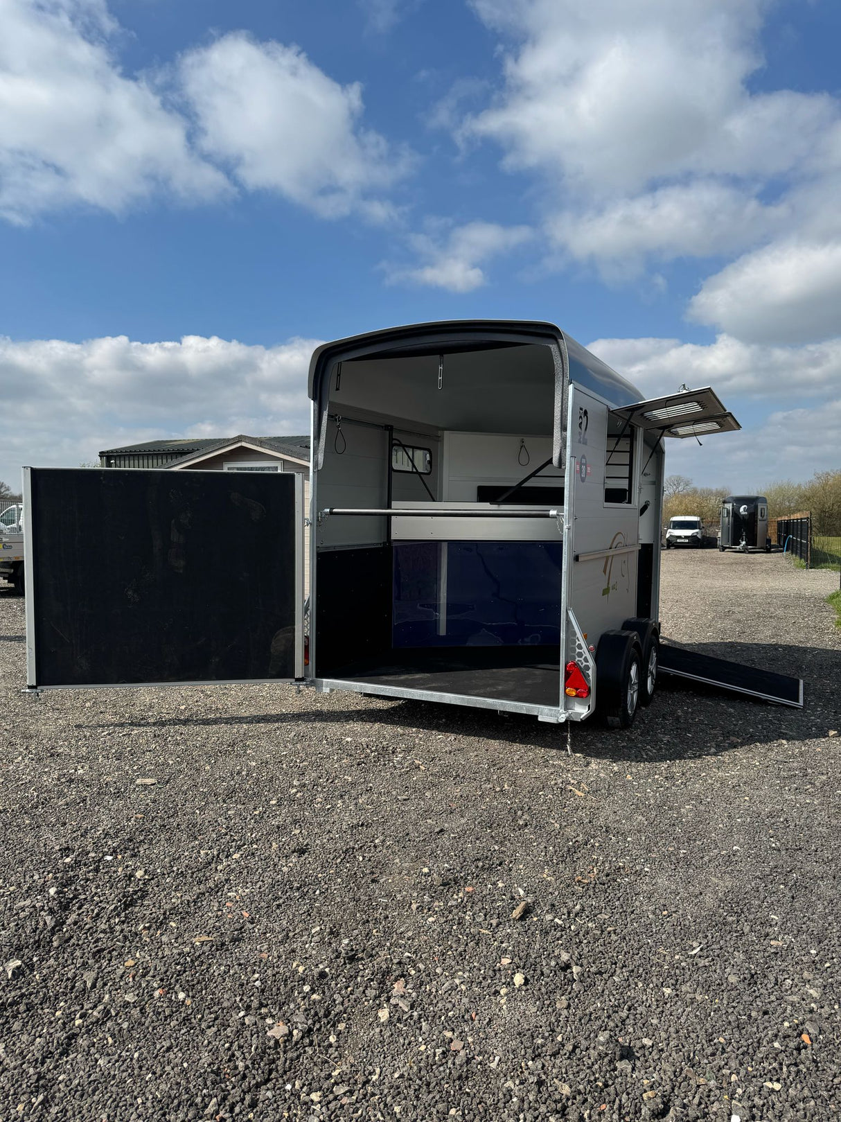 Cheval Liberte MAXI 2 Diagonal Loading Large Double Horse Trailer Herringbone With Built-in Tack Room