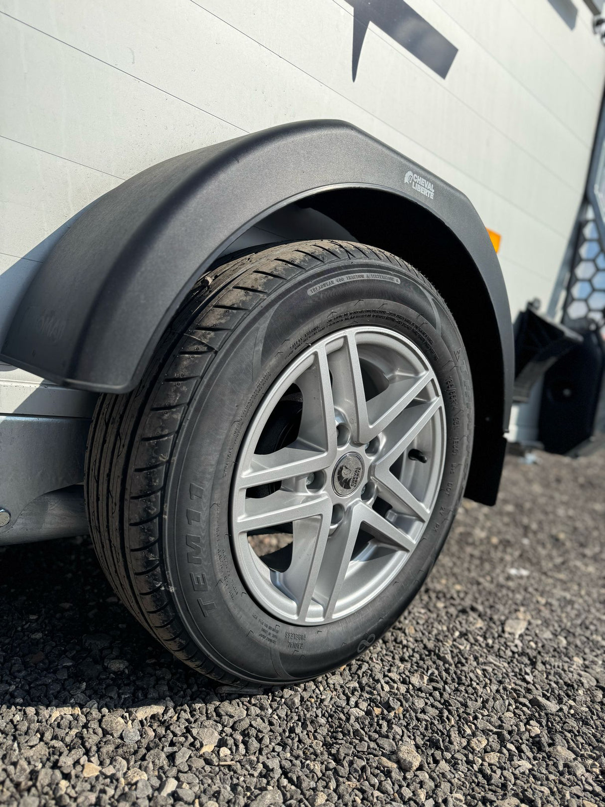 Cheval Liberte MAXI 2 Diagonal Loading Large Double Horse Trailer Herringbone With Built-in Tack Room