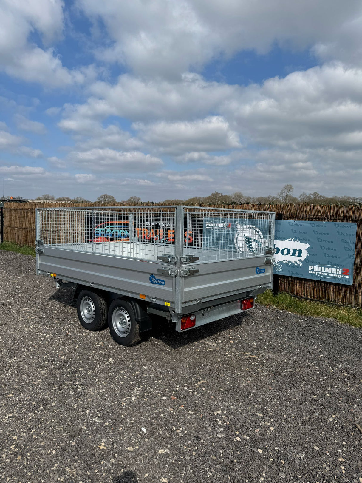 Debon Tipper Trailer PW2.4 Twin Axle 3 Way Electric / Manual Tipper 2600kg MGW