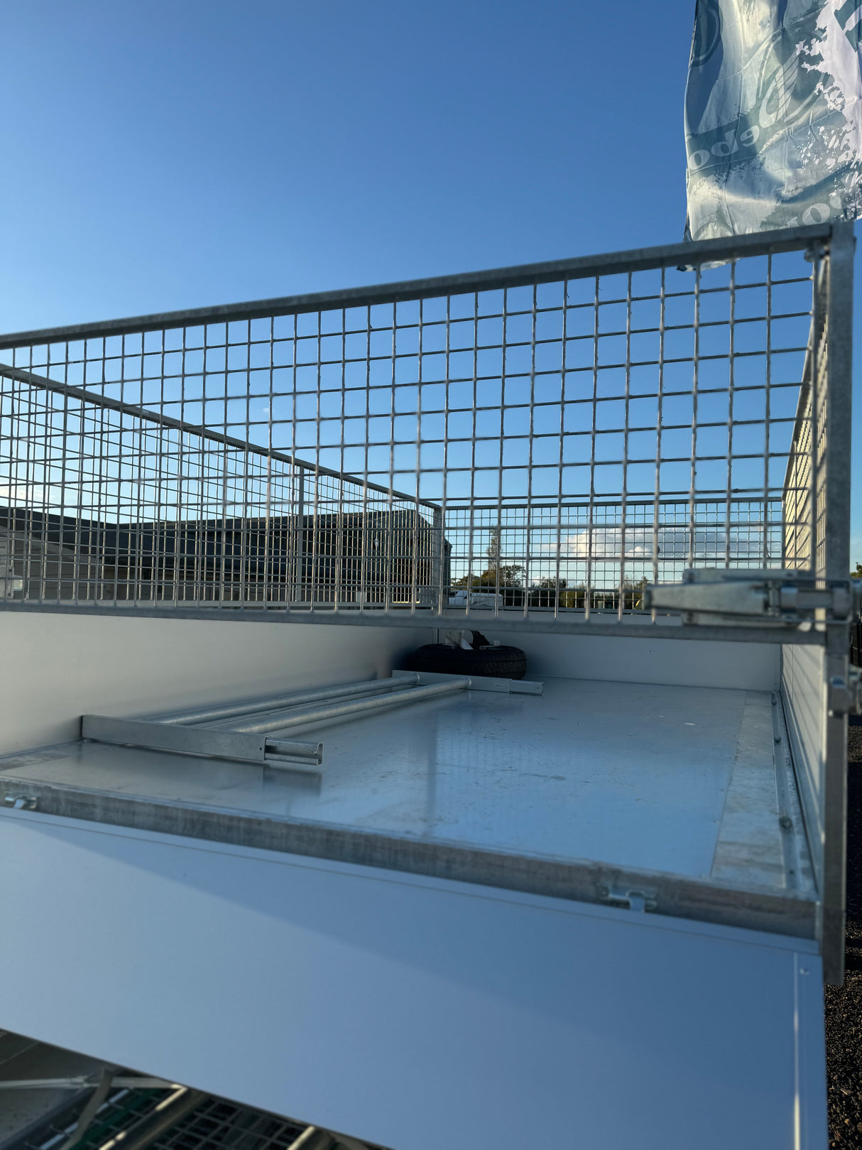 Debon Tipper Trailer PW2.4 Twin Axle 3 Way Electric / Manual Tipper 2600kg MGW