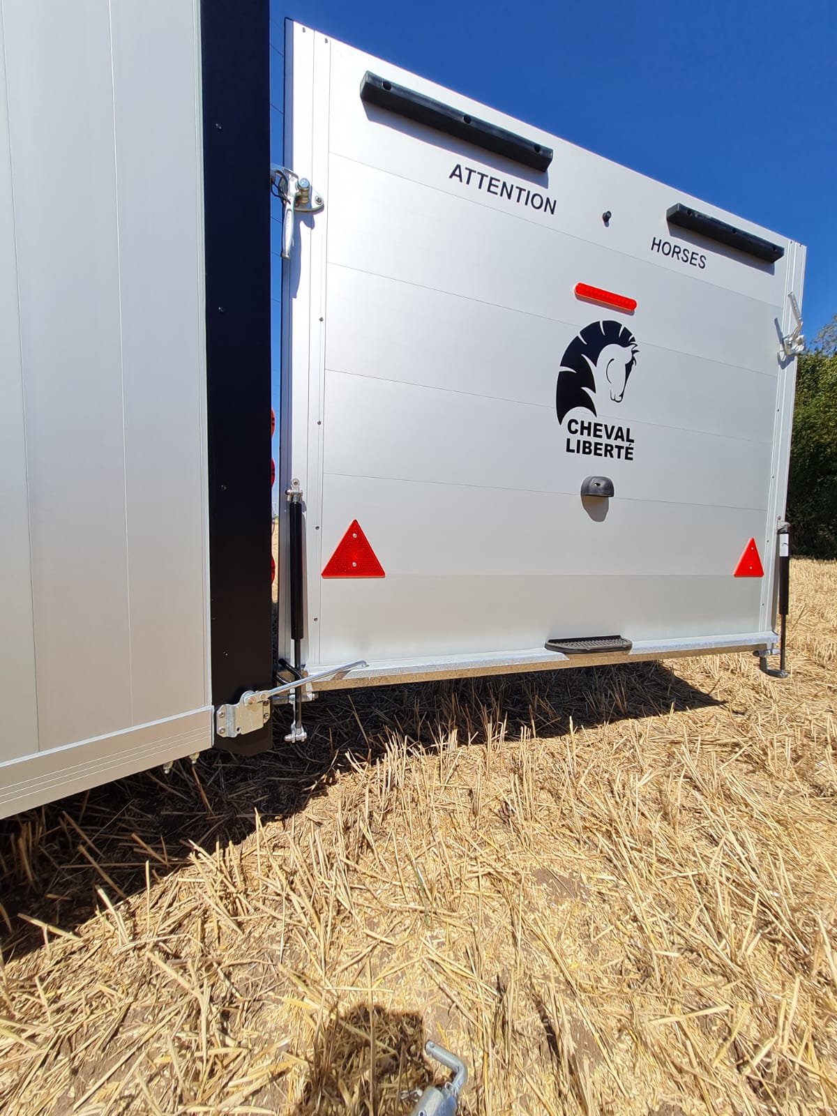 Cheval Liberte MAXI 3 Diagonal Loading Large Horse Trailer Herringbone With Built-in Tack Room