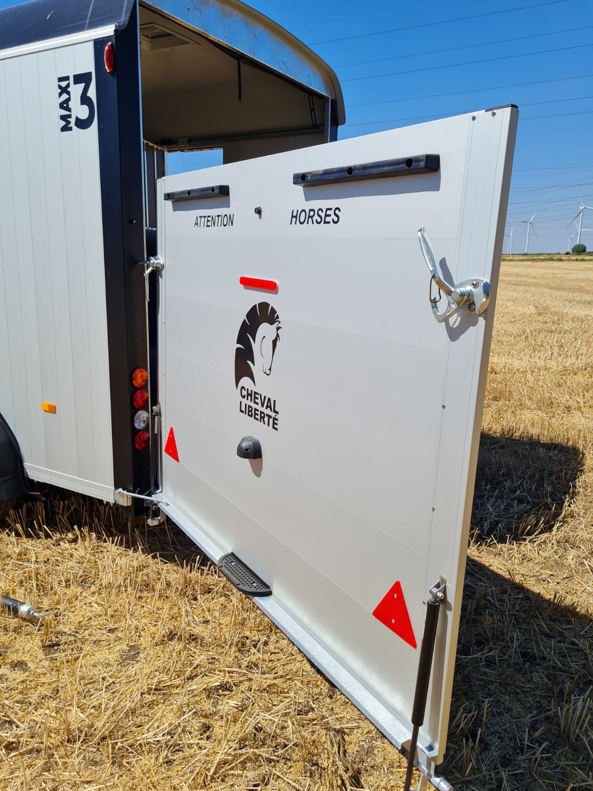 Cheval Liberte MAXI 3 Diagonal Loading Large Horse Trailer Herringbone With Built-in Tack Room