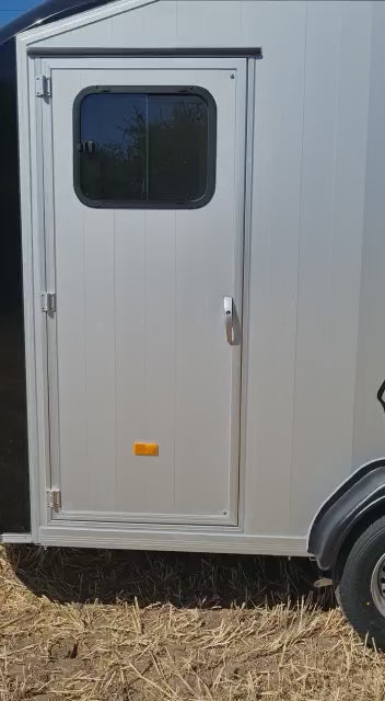 Cheval Liberte MAXI 3 Diagonal Loading Large Horse Trailer Herringbone With Built-in Tack Room